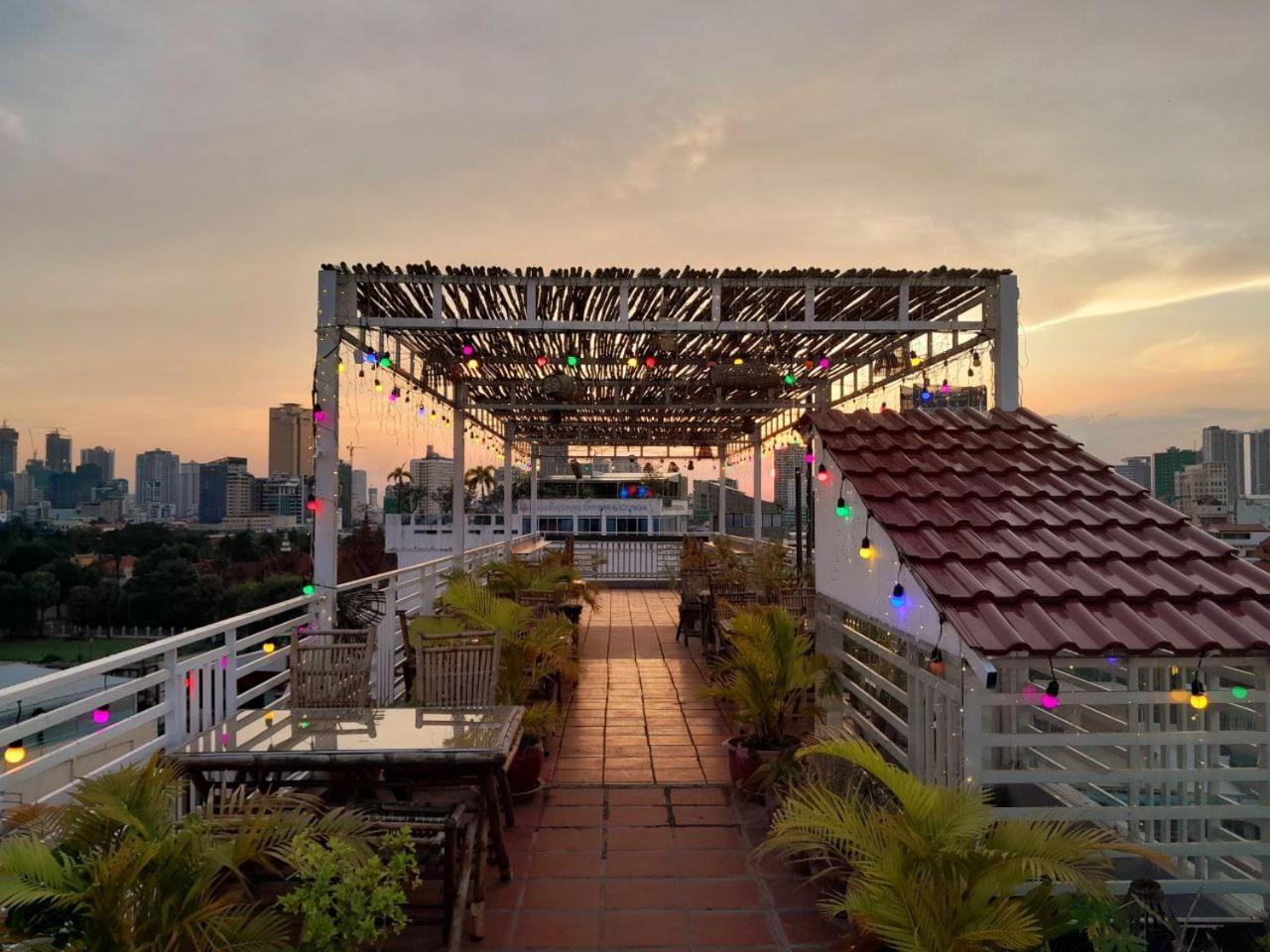 4 Rivers Hotel Phnom Penh Exterior foto